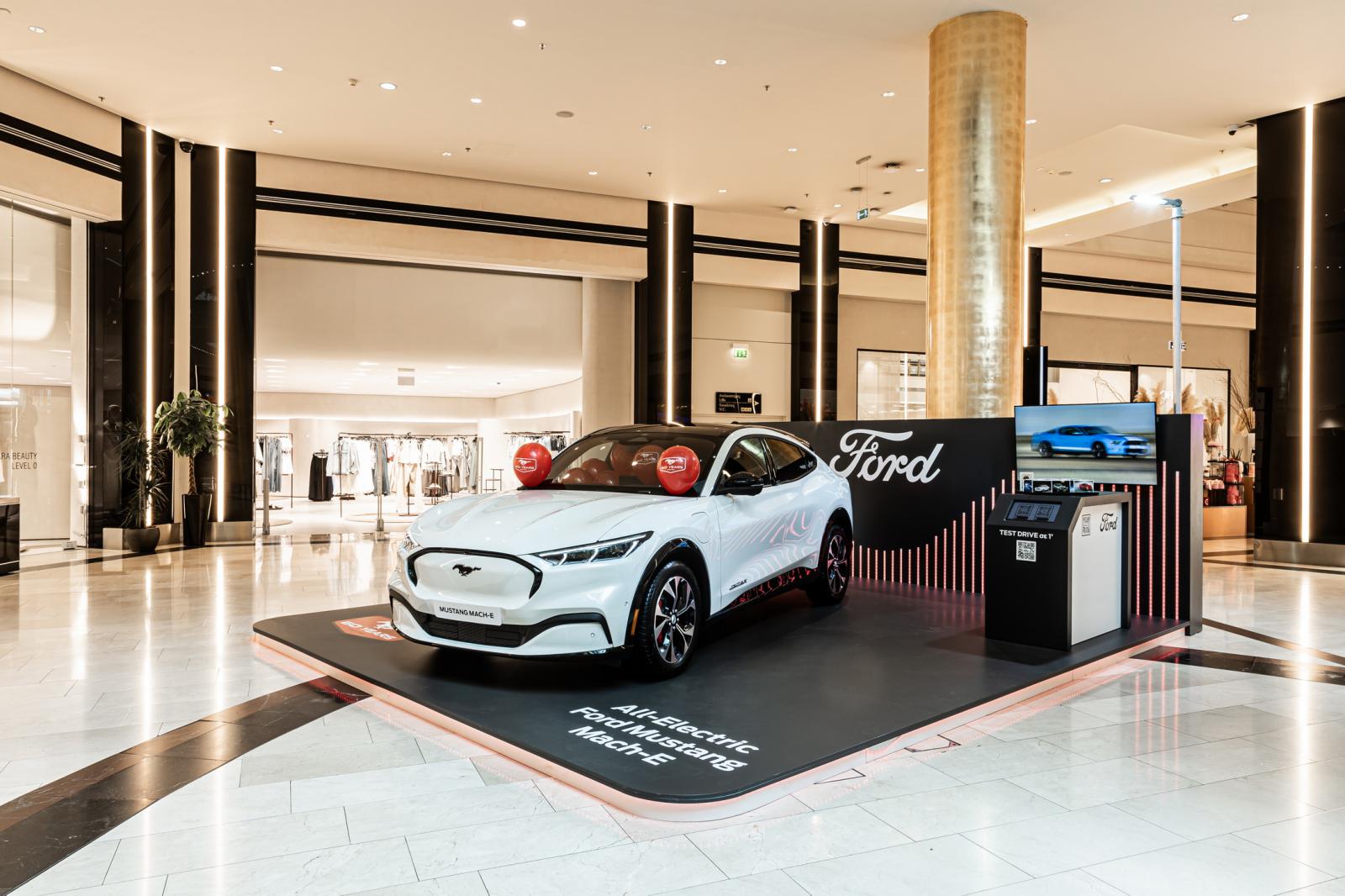 Ford: Η Mach-E γιορτάζει τα 60 χρόνια της Mustang στο Golden Hall